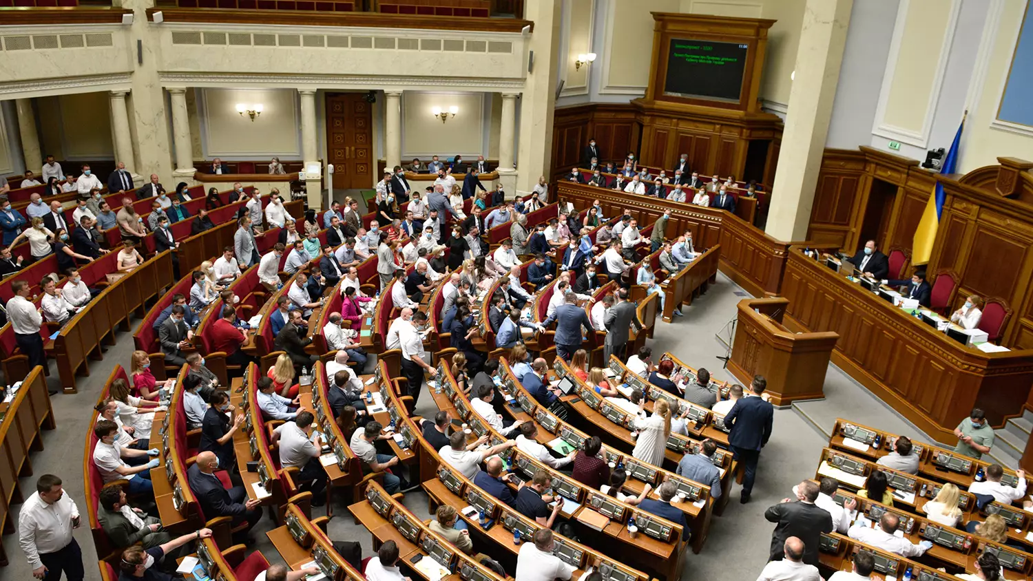 Ukraynada məmurların maaşları artırılacaq