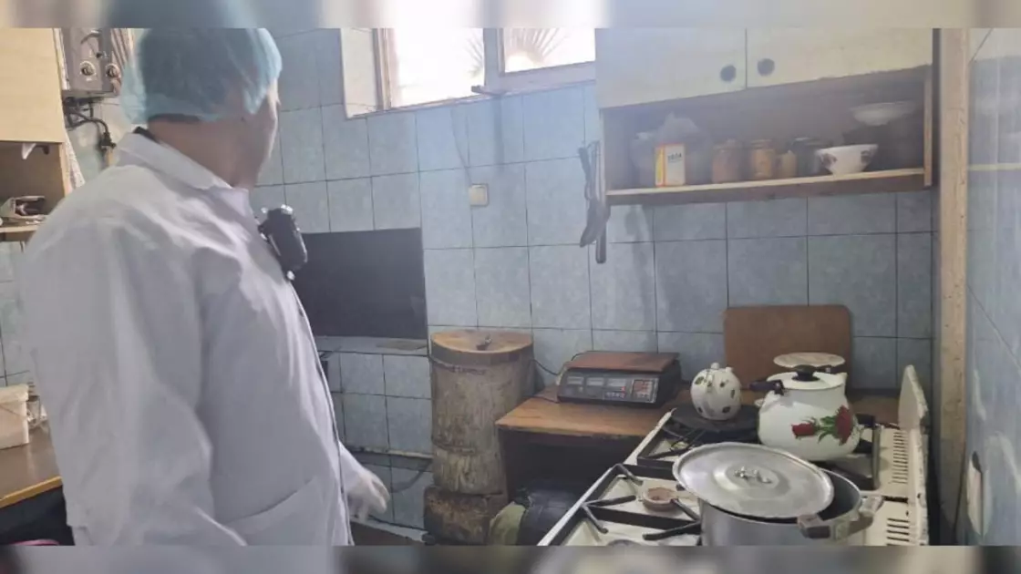 “Dostluq” kafesinin fəaliyyətində nöqsanlar aşkarlanıb - FOTO