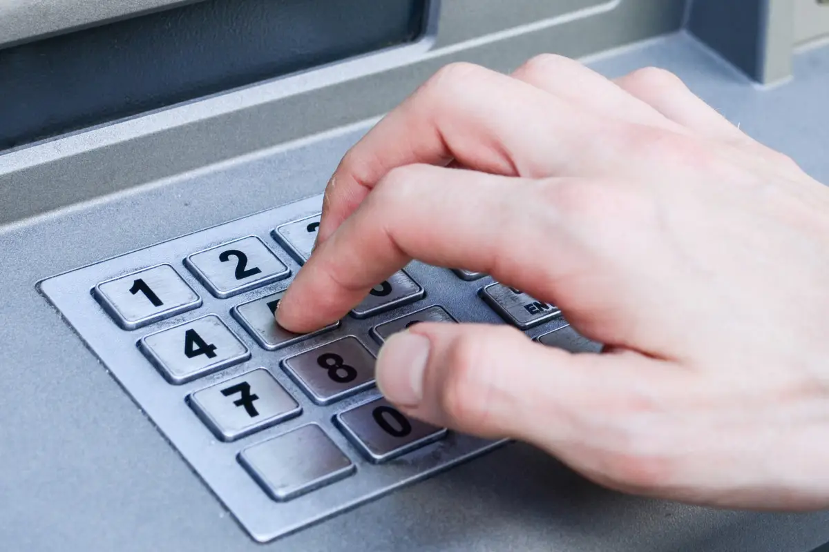 Bakıda bank kartlarından oğurluq edənlər saxlanılıb