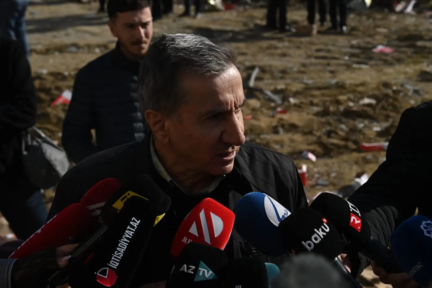 “Yeni salınan yola görə binaya yeraltı qaz sızıb” - Plaza sahibi