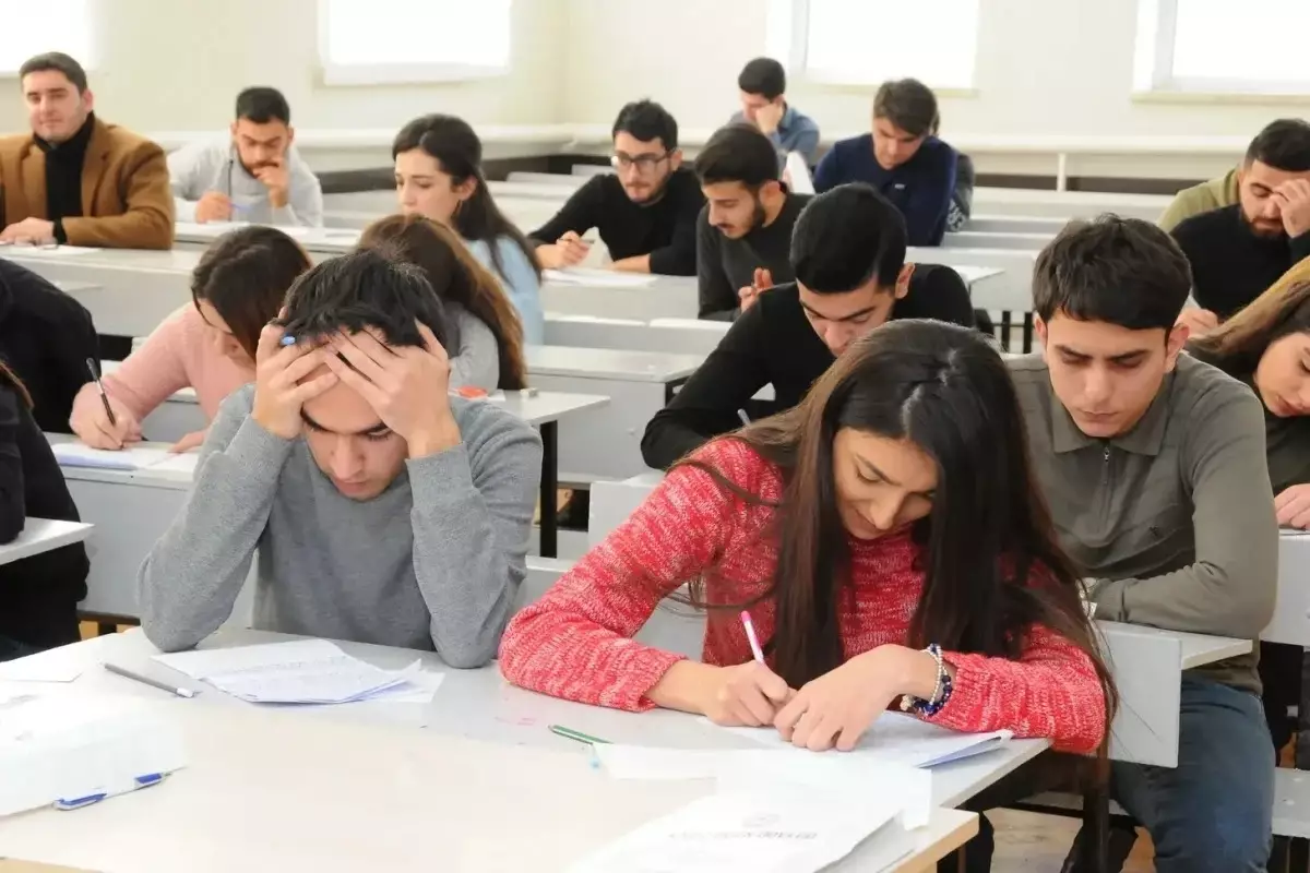 Universitetlərə qəbul üzrə növbəti sınaq imtahanına qeydiyyat başlayıb