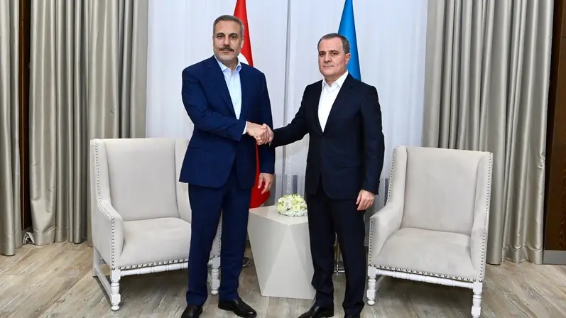Xarici işlər naziri Qəbələdə Hakan Fidanla görüşüb