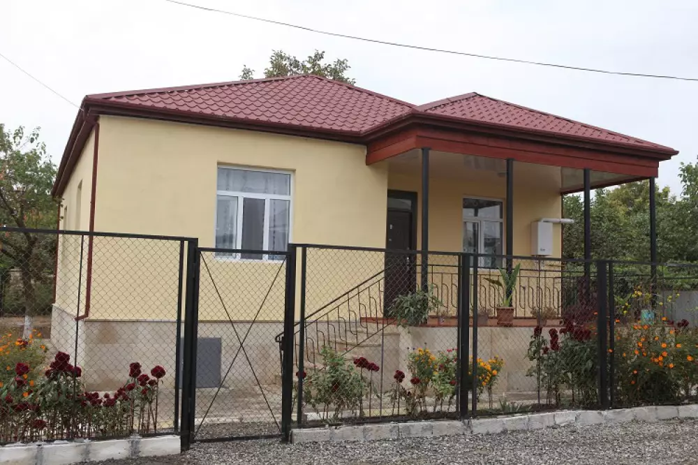 Bu ailələr üçün 3 otaqlı evlər tikiləcək