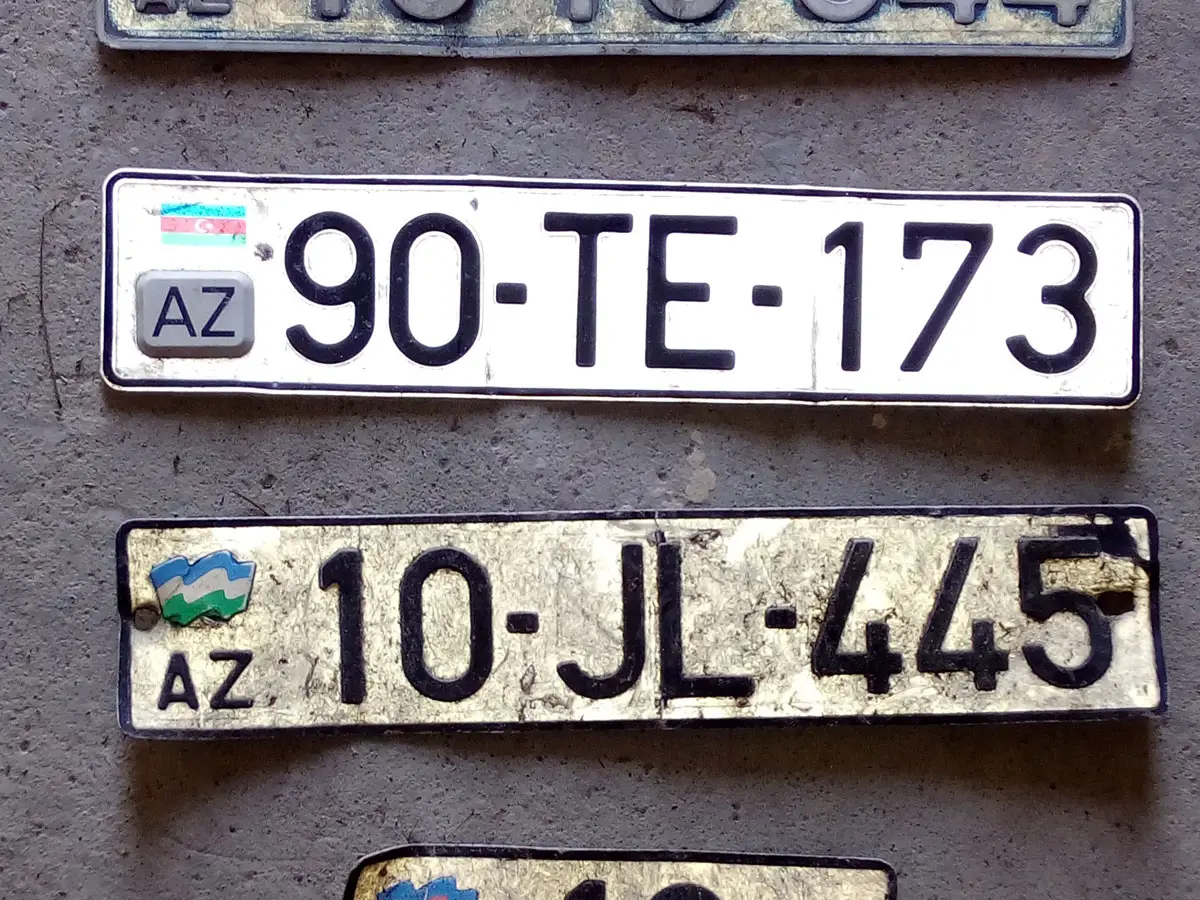 Köhnə avtomobil nömrələri yenisi ilə əvəzlənməlidir?