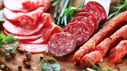 Azərbaycanda kolbasa ehtiyatı 29 % azalıb