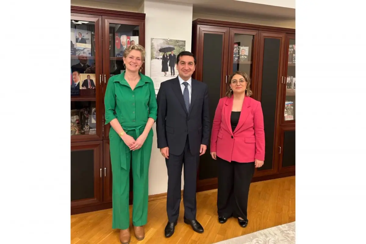 Hikmət Hacıyev Niderland səfiri ilə görüşüb