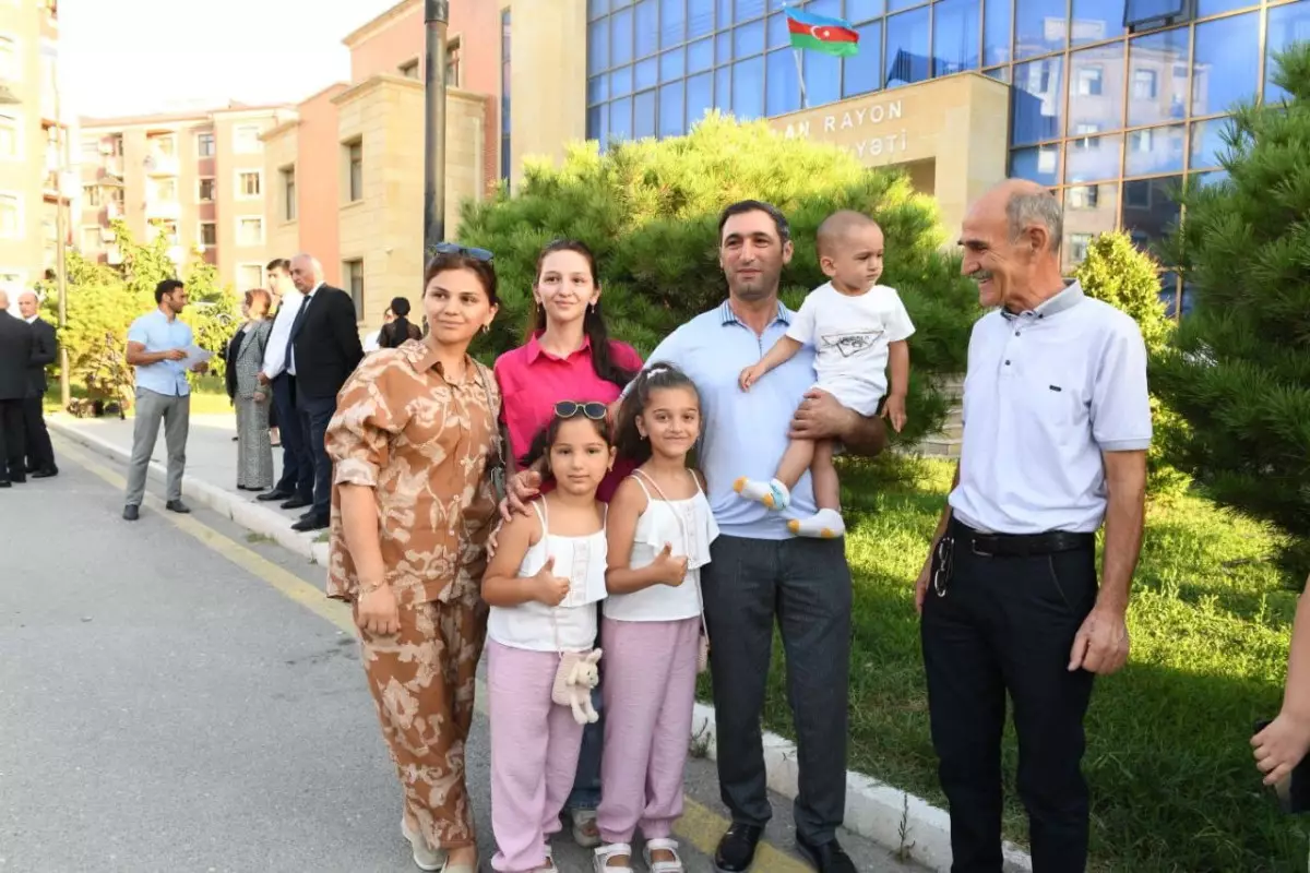 Daha bir neçə ailə Ağalı kəndinə yola salınıb