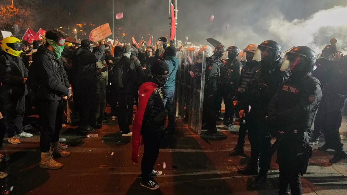 Türkiyədə aksiyalarda 1400-dən çox şəxs saxlanıldı