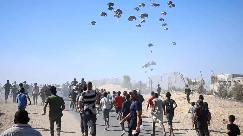 Qəzzaya humanitar yardımın havadan çatdırılması dayandırılıb