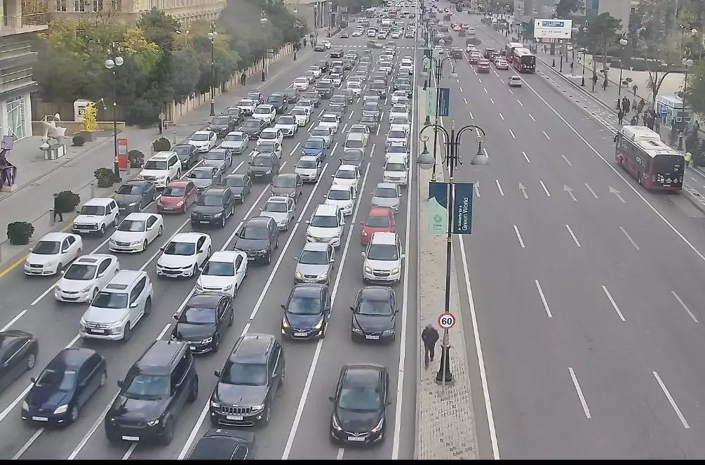 Bakının bir sıra yollarında tıxac var - SİYAHI