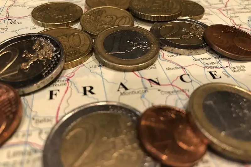 Fransızlar niyə kütləvi şəkildə xaricə pul köçürürlər?