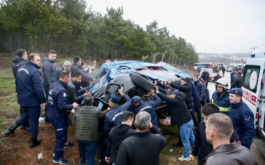 Türkiyədə ağır yol qəzası olub, 12 hərbçi yaralanıb