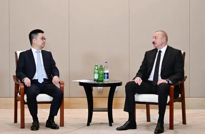 İlham Əliyev "Sichian Sunsync Photovoltaic Technology Co" şirkətinin təsisçisi və sədri ilə görüşüb