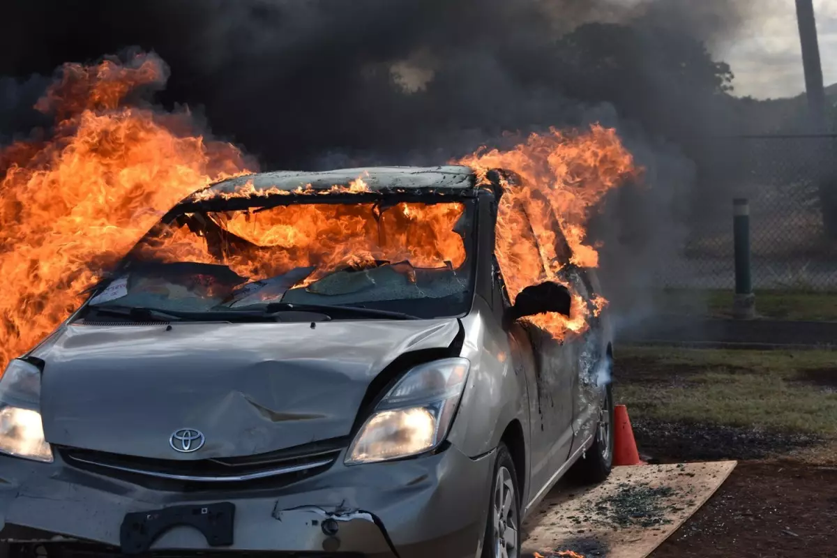 Bakıda "Toyota" markalı minik avtomobili yanıb