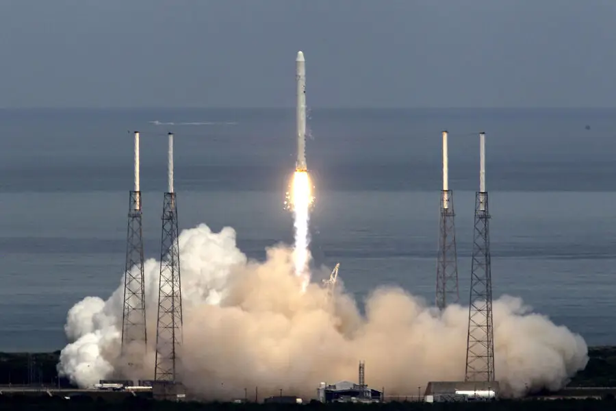 "SpaceX" kosmosa yubiley peykini göndəribmiş