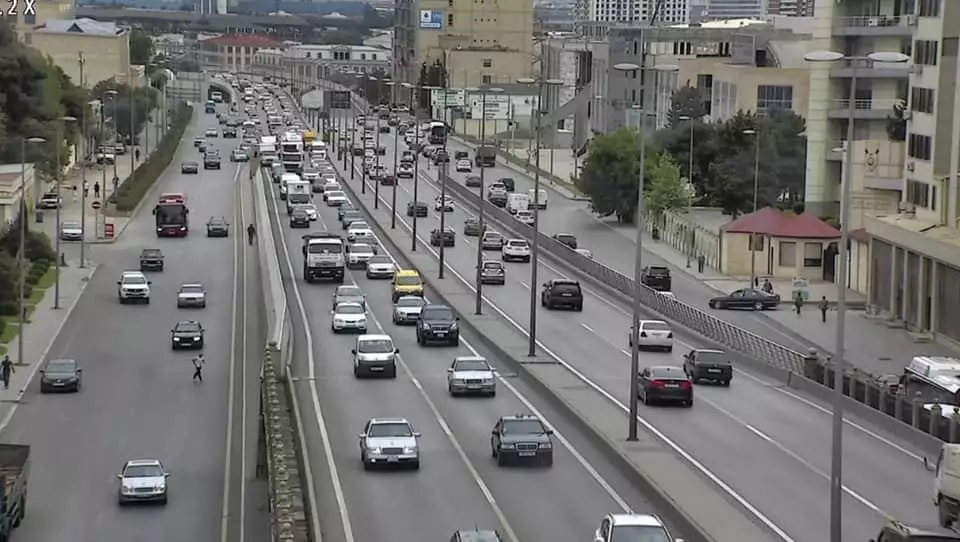 Bu yollarda tıxac var - SİYAHI