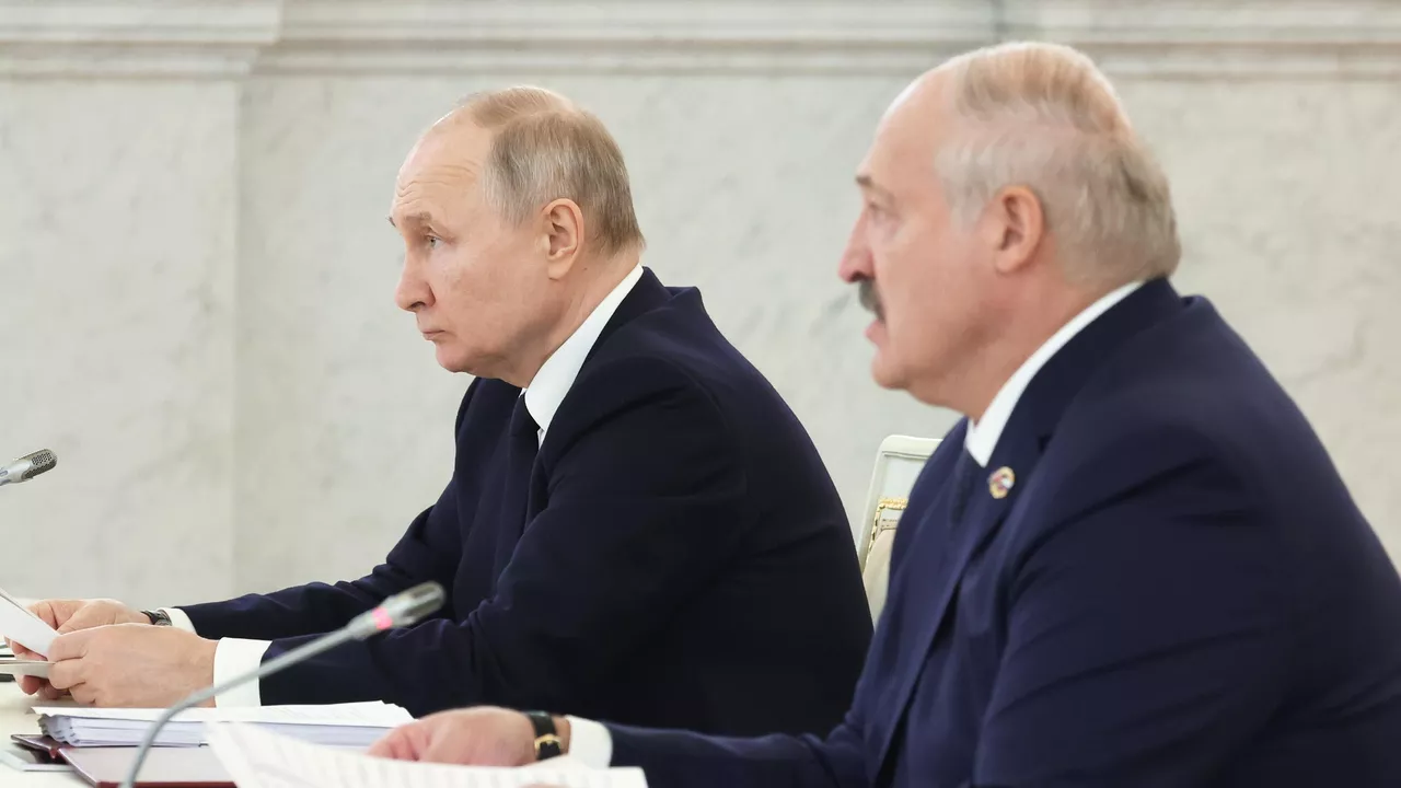 Lukaşenko Belarusda nüvə silahı yerləşdirmək qərarına görə Putinə təşəkkür edib