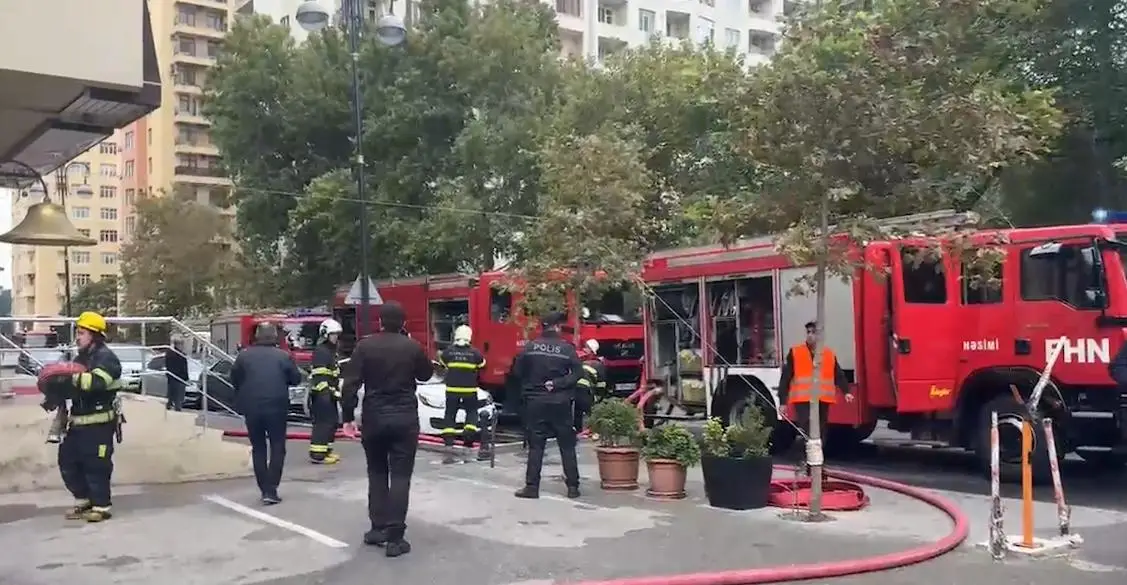 Bakıda yaşayış binasındakı yanğın söndürülüb - YENİLƏNİB-3