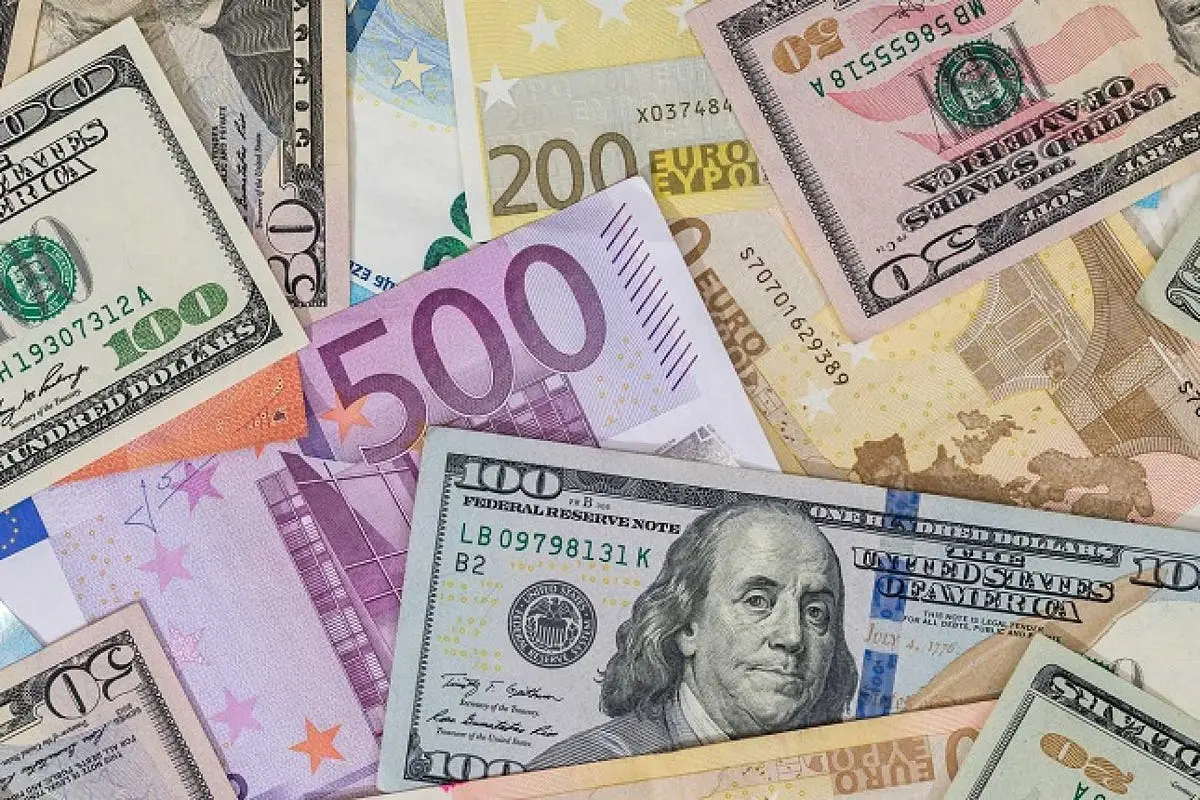 Azərbaycan son 1 ildə valyuta ehtiyatlarını 11 %-ə yaxın artırıb