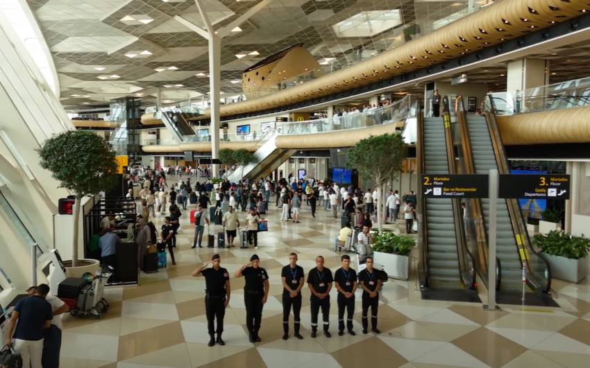 Bakı aeroportunda bir dəqiqəlik sükut elan olunub - VİDEO