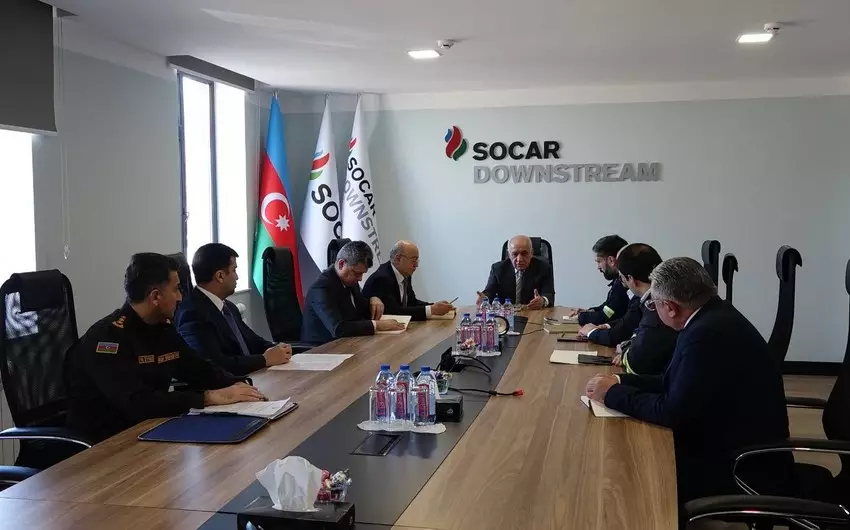 Əli Əsədov Neft Emalı Zavodunda əməliyyat müşavirəsi keçirib