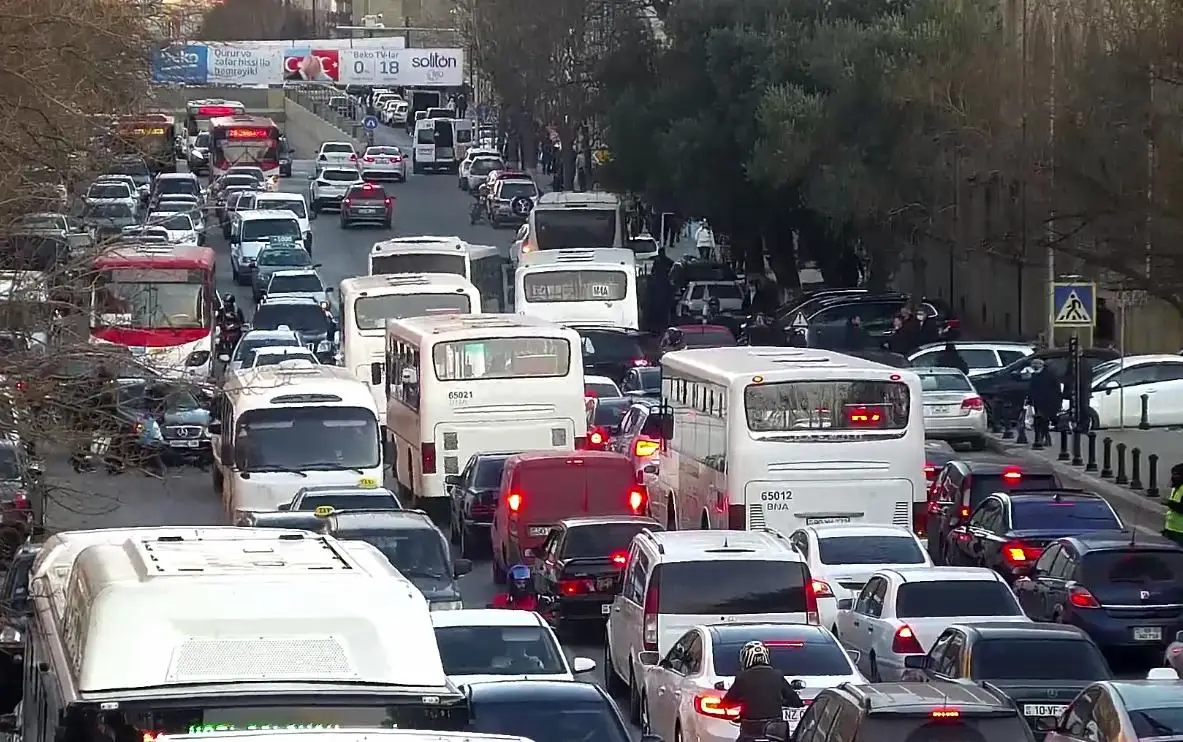 Paytaxtın bu küçələrində sıxlıq var