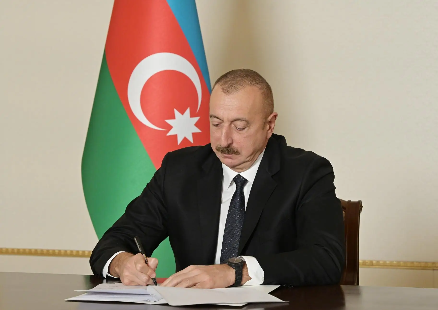Silahlı Qüvvələrin bir qrup hərbi qulluqçusu təltif edilib