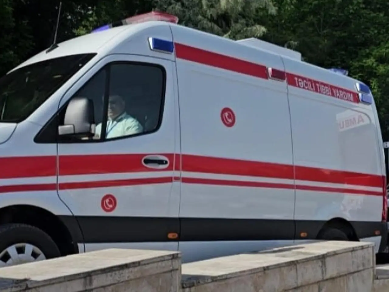 Piyadanı vurdu, xəstəxanaya aparanda yolda özü də öldü