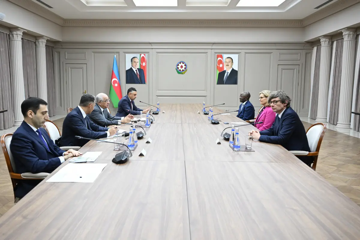 Əli Əsədov BTİ baş katibi ilə görüşüb