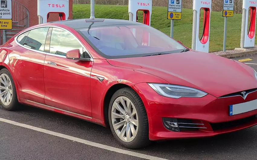 “Tesla” 2023-cü ildə tam avtopilotlu elektromobil istehsal edəcək