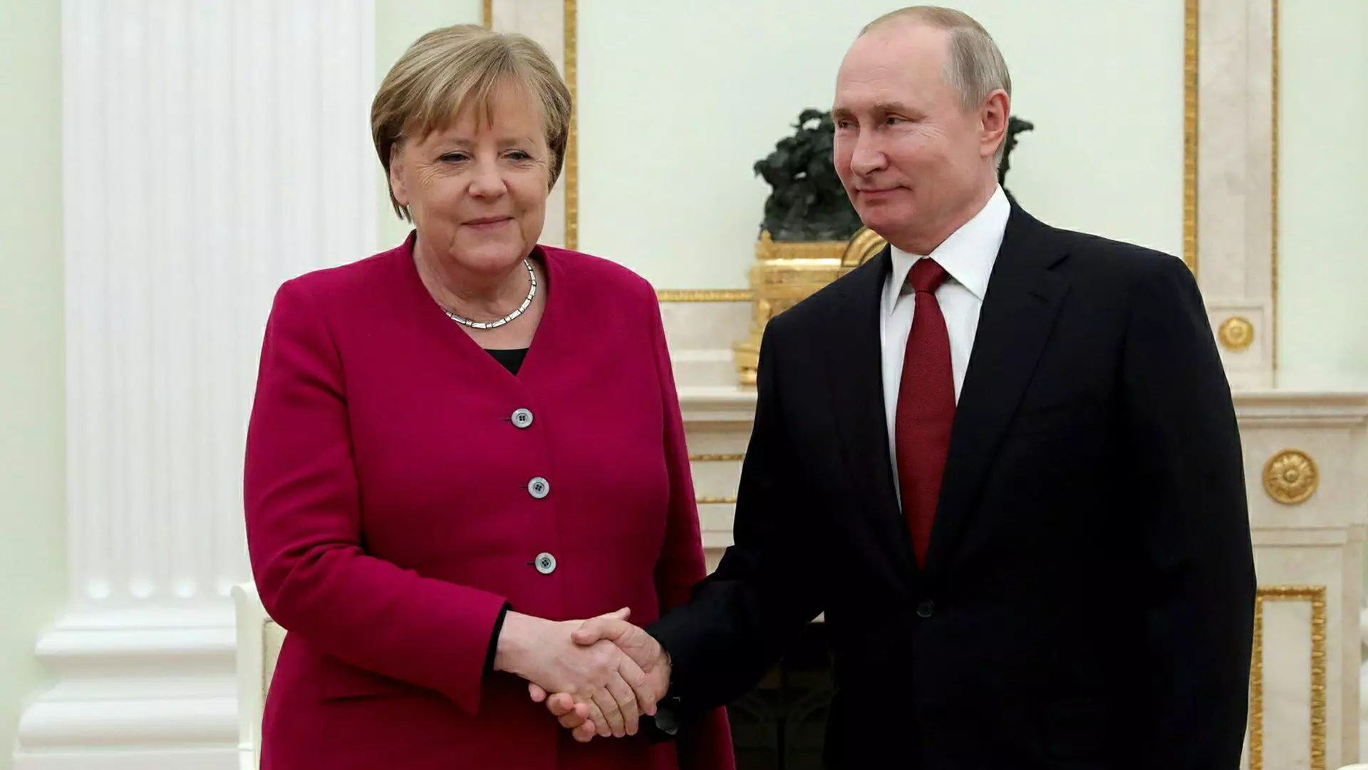 Merkel Putinin alman dilini bilmə səviyyəsini qiymətləndirib