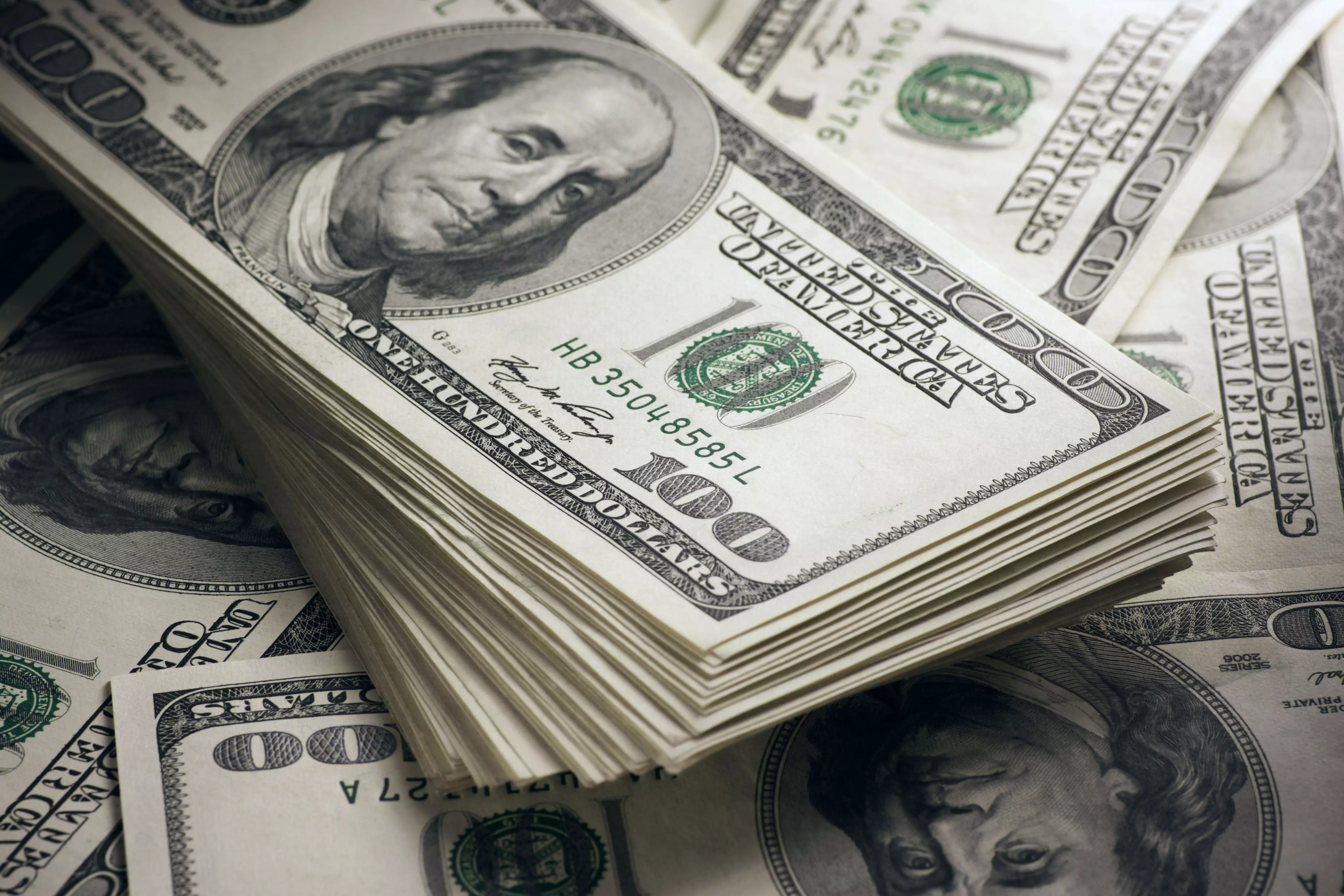 Bugünkü valyuta hərracında 32 milyon dollar satılıb