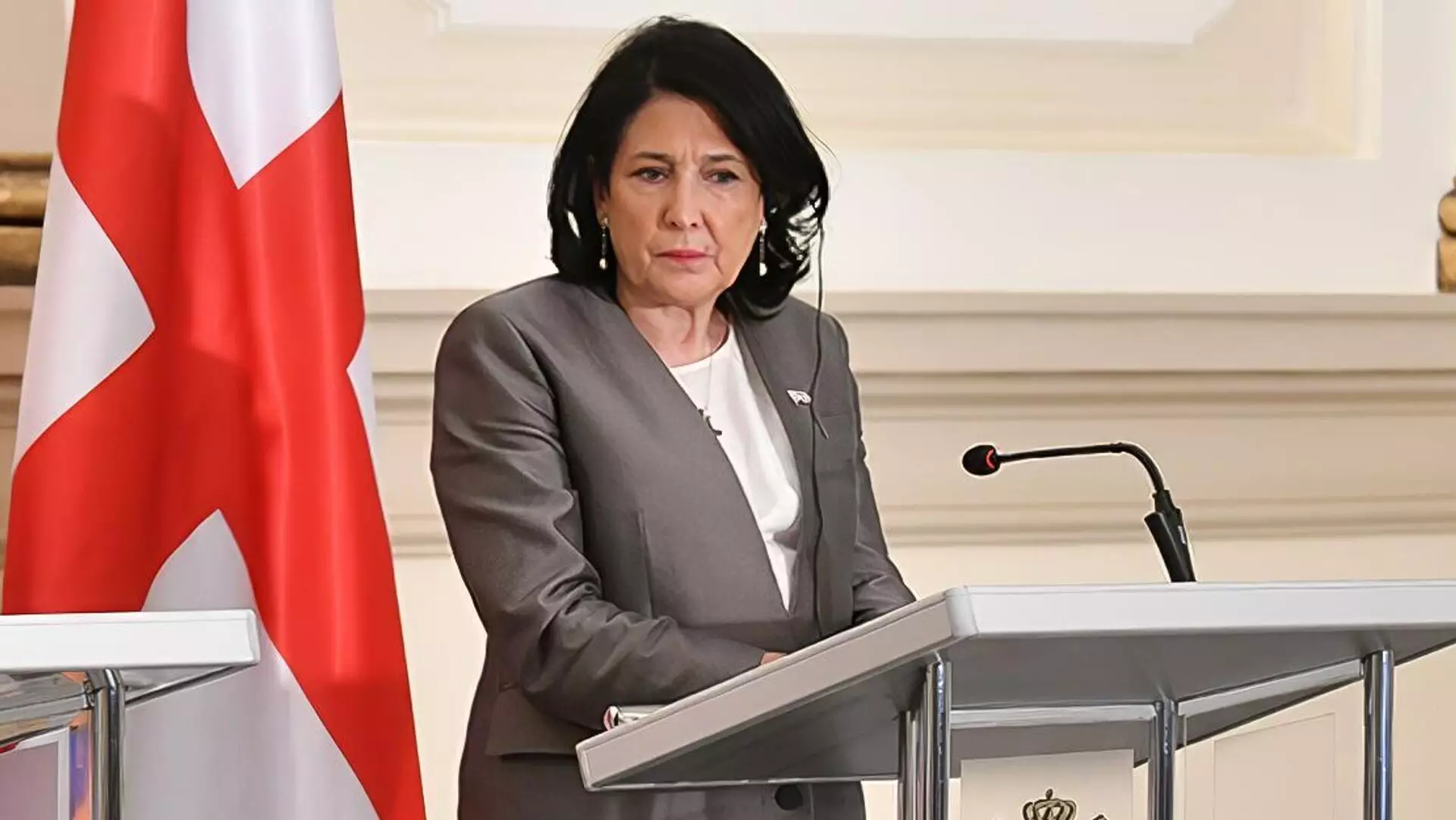 Zurabişvili dekabrın 29-dan sonra mandatını təhvil verməyəcəyini açıqladı