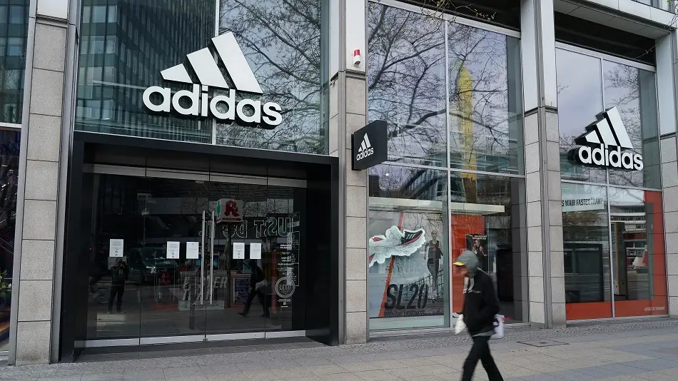 "Adidas" rekord gəlir əldə edib