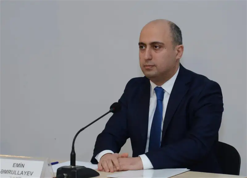 Nazir məktəblərdə rus bölmələrinin bağlanması məsələsinə münasibət bildirib