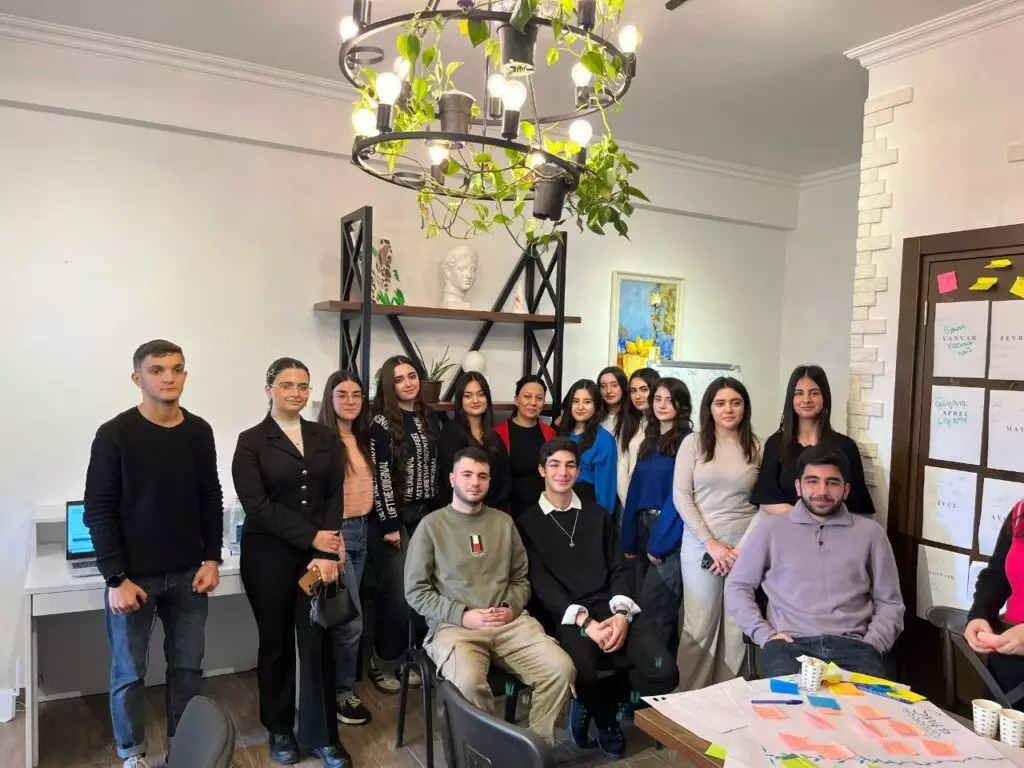 “Effektiv beynəlxalq təmsilçilikdə könüllülər” layihəsi yekunlaşıb- FOTO