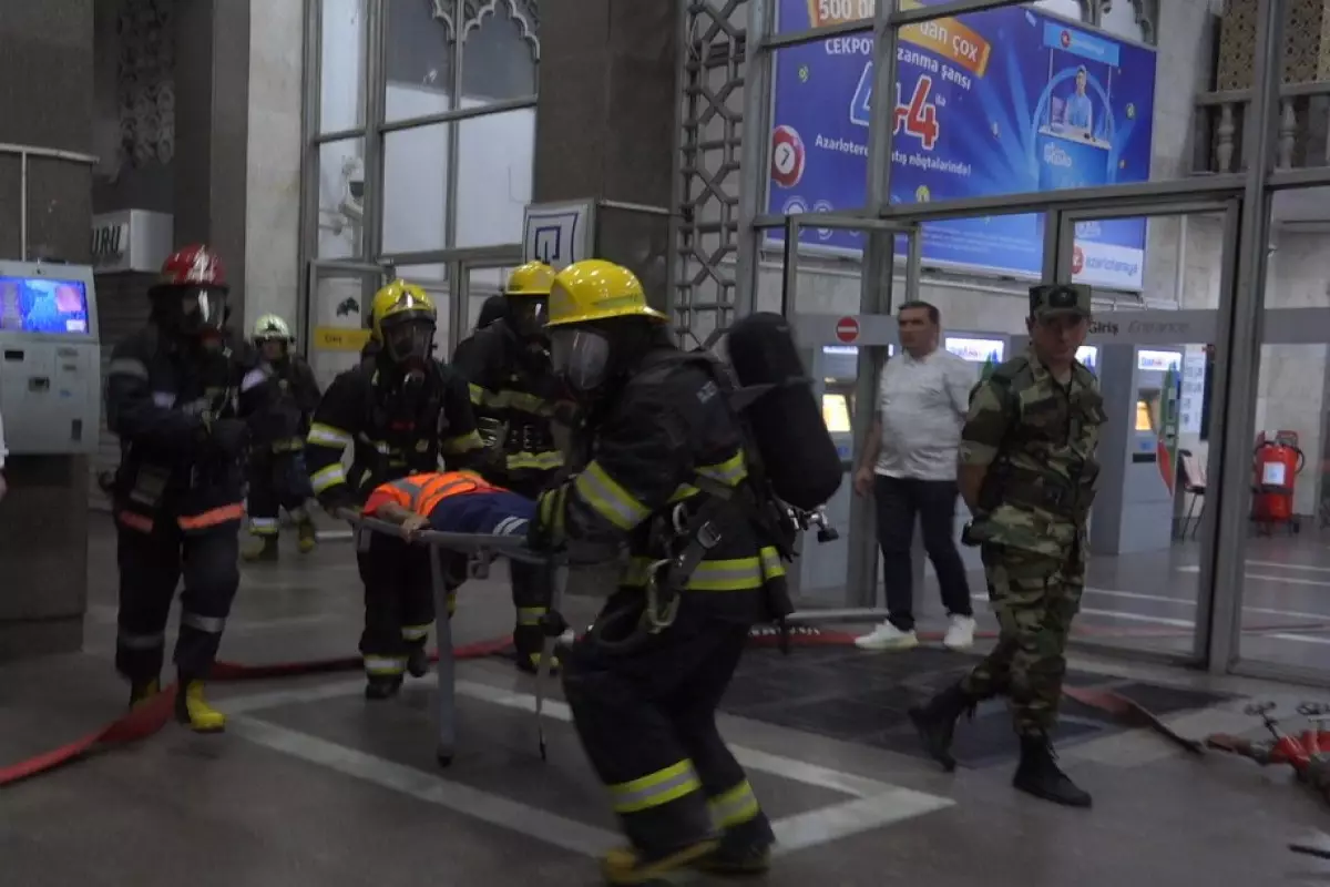 “Nizami” metrostansiyasında təlim keçirilib (FOTO/VİDEO)