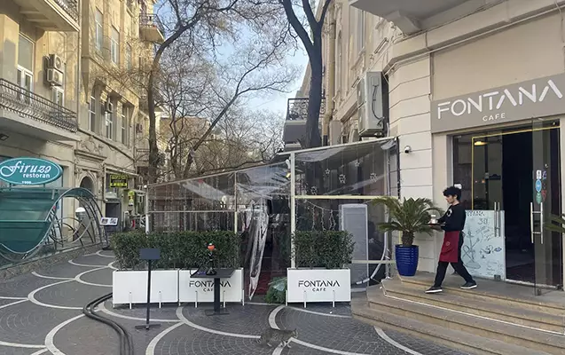 “Tarqovuda” məşhur restorana bitişik qanunsuz tikili söküldü - VİDEO