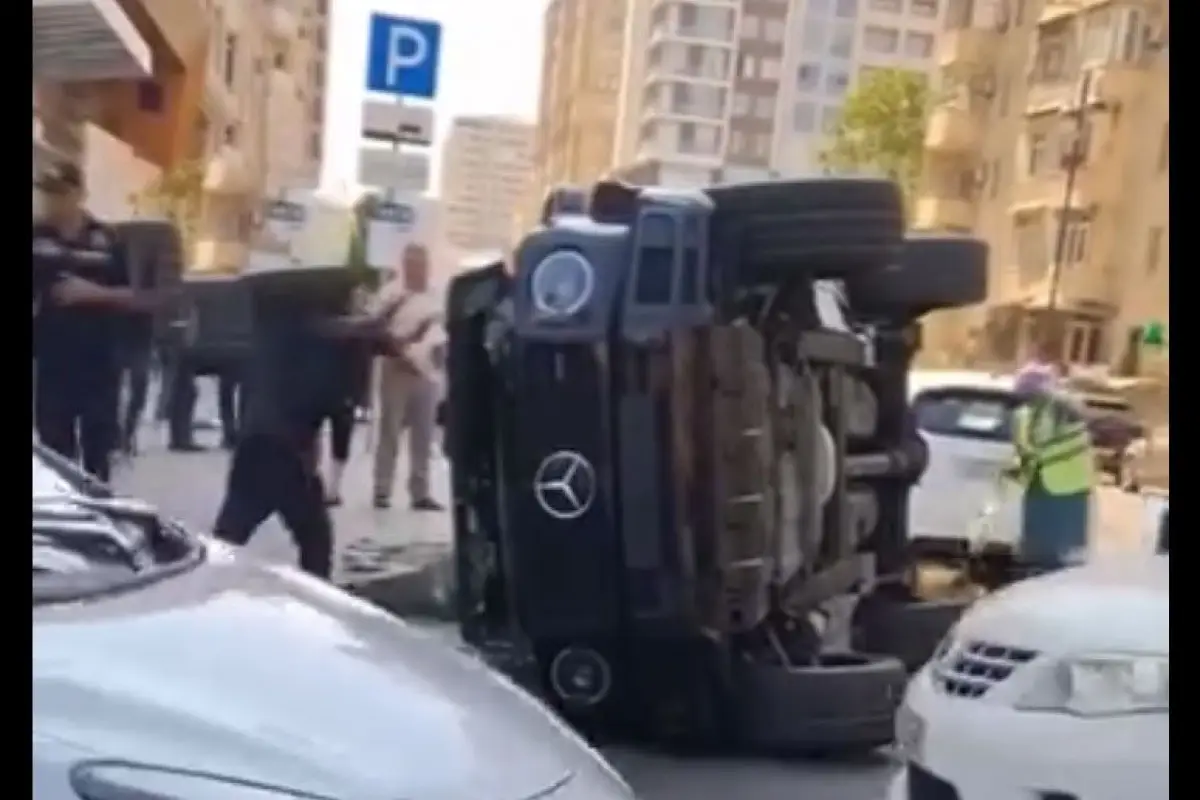 Bakıda "Gelandewagen" aşıb - FOTO