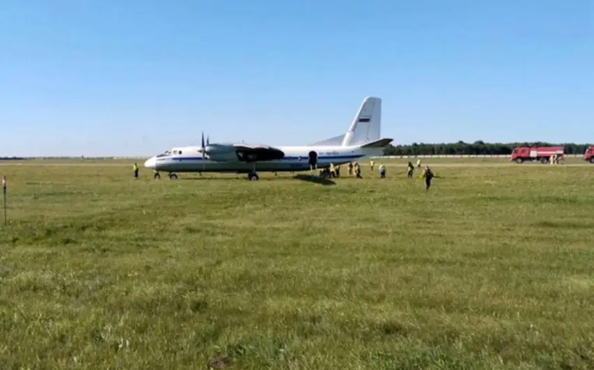 Rusiyada 40 sərnişin daşıyan təyyarə aeroportda uçuş-enmə zolağından kənara çıxıb