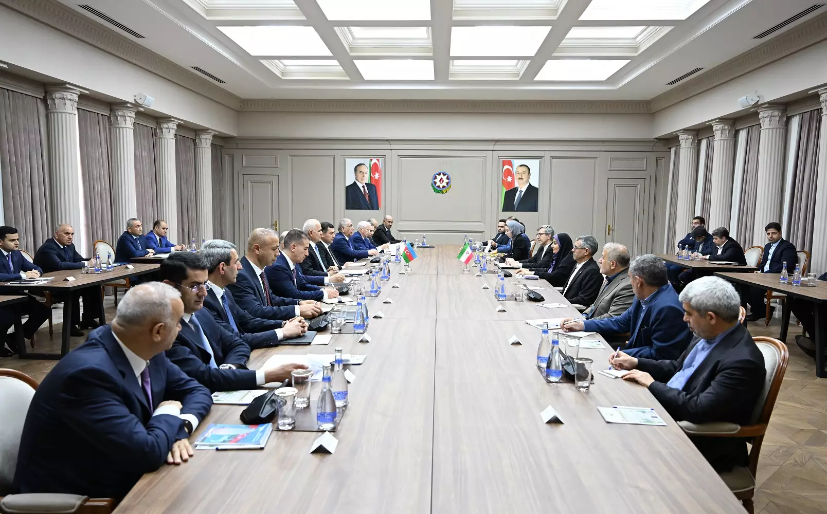 Azərbaycan nümayəndə heyəti Nazirlər Kabinetində İran nümayəndə heyəti ilə görüş keçirib - FOTO