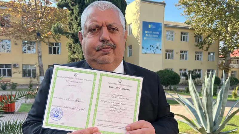 Azərbaycanda 62 yaşında universitet məzunu oldu