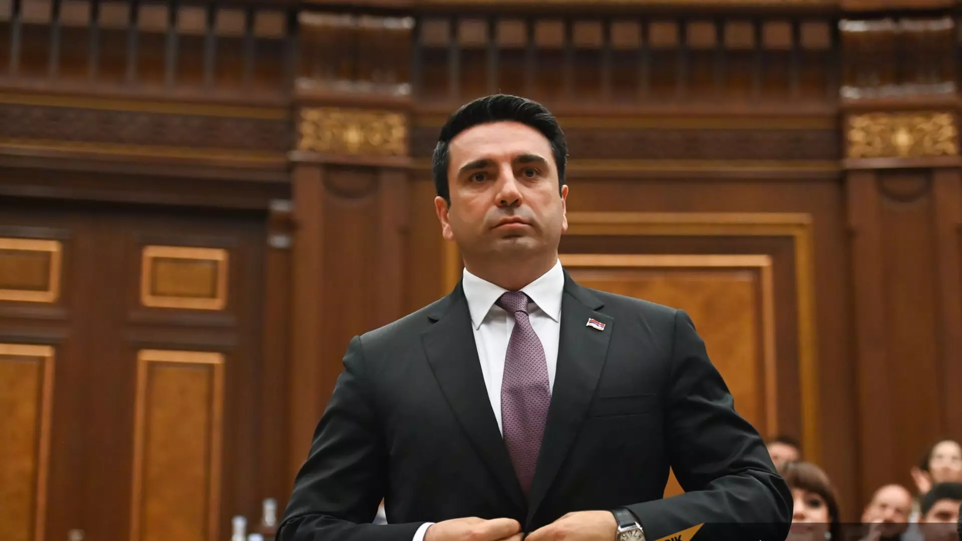 Alen Simonyan Rusiyaya gedəcək