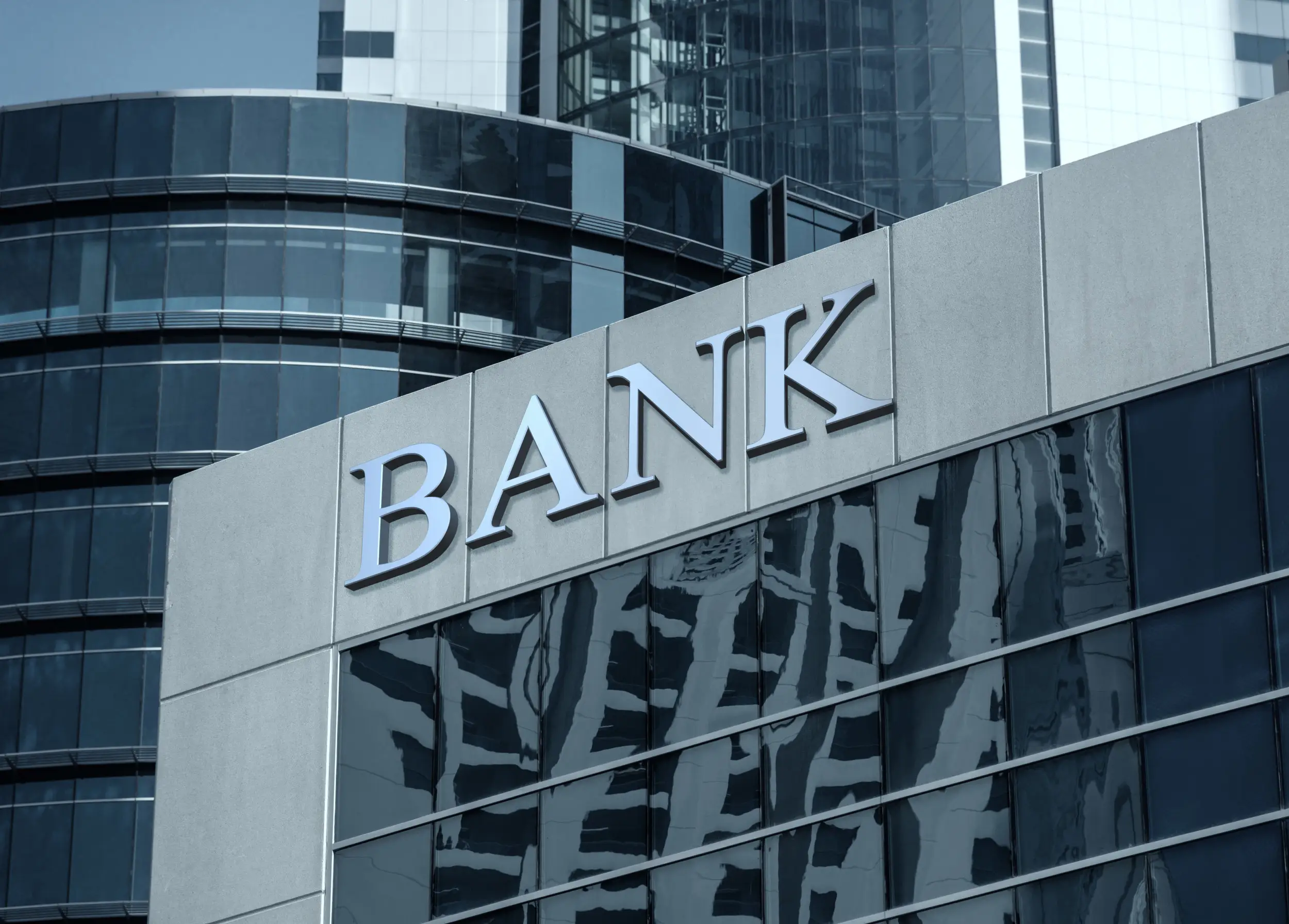 AMB: Bir sıra banklar açıq bankçılıqla bağlı ödənişlərə qoşulub