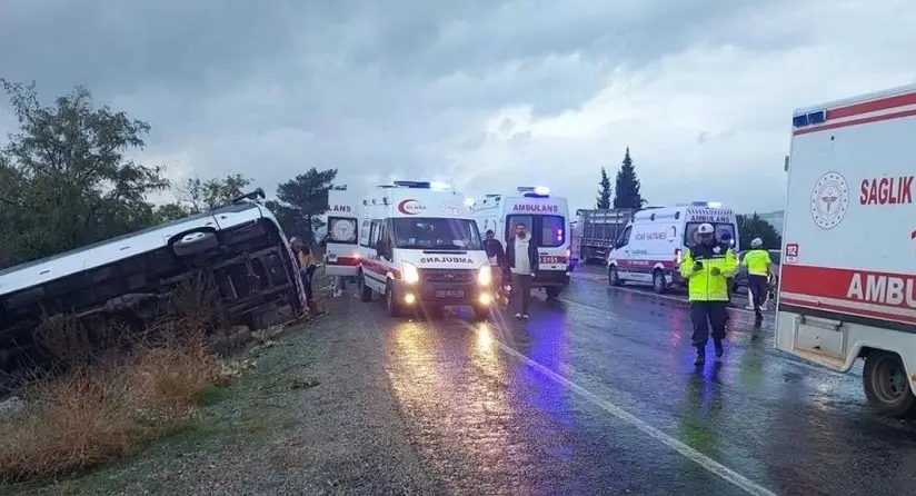 Türkiyədə avtobusun aşması nəticəsində bir nəfər ölüb, 32 nəfər yaralanıb