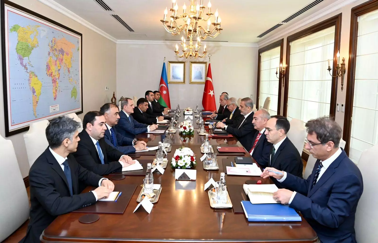 Ceyhun Bayramov və Hakan Fidan Zəngəzur dəhlizini müzakirə edib
