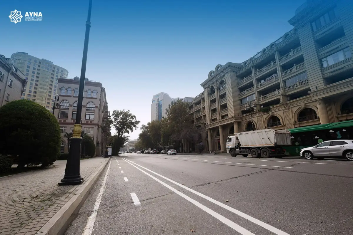 İnşaatçılar prospektində mikromobillik zolağı təşkil edilir - FOTO