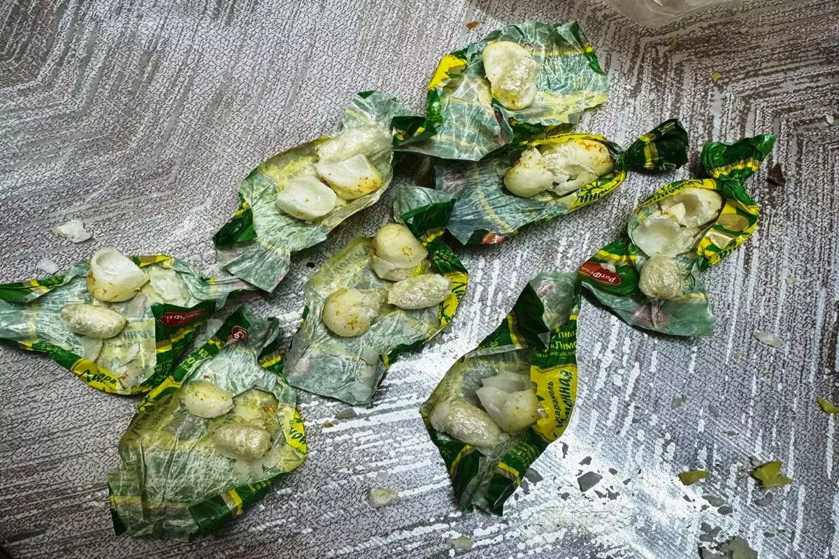 Cəzaçəkmə müəssisəsinə konfetlərin içində "patı" keçirməyə cəhd olunub
