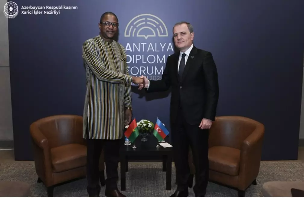 Ceyhun Bayramov Burkina Faso XİN rəhbəri ilə əməkdaşlıq potensialını müzakirə edib