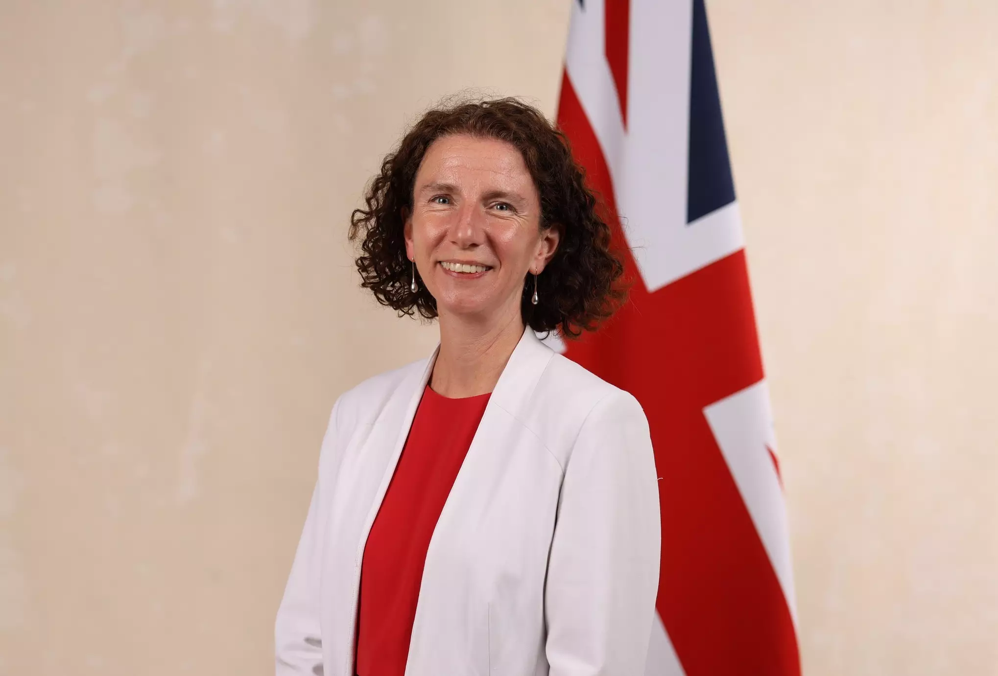 Böyük Britaniyanın beynəlxalq inkişaf naziri istefa verdi